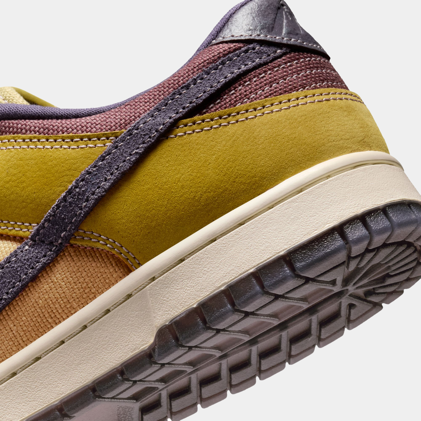 Dunk Low Retro SE Sneakers - Premium Brand Shoes for Men and Women